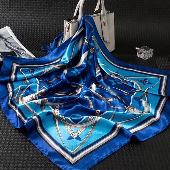 Printed Square Scarf💙 - Picture 1 of 11